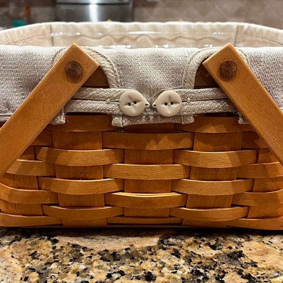 NWT Longenberger Cake Basket - Vintage from 2001. - Picture 3 of 10